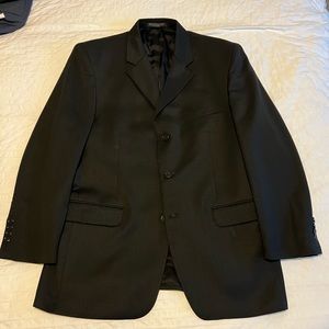 Black men’s suit size 40R. Jones New York brand, used only worn a few times.